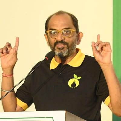 Deepak Menaria, Founder of Lemon Ideas, speaking at an Innopreneurs event